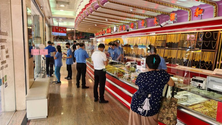 ภาพบรรยากาศการค้าทองคำ ถนนเยาวราช